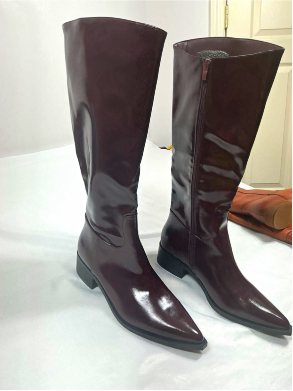 Women’s Burgundy Knee High Zip Pointed Toe Riding Boots size 10